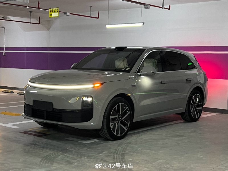 刚简短体验了一下理想 L6，来给大家分享一下。配图