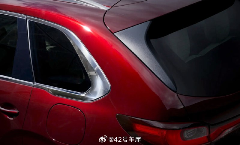 最近，马自达官方发布了全新中大型 SUV CX-80 的预告图。配图