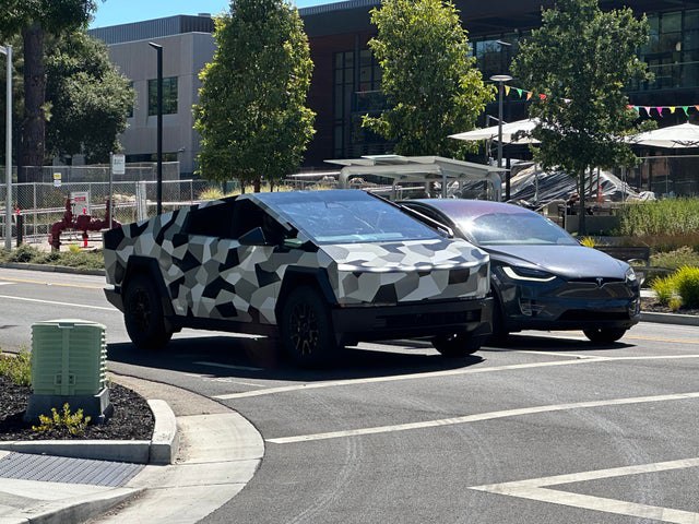 Cybertruck at Stanford (near Tesla HQ)配图
