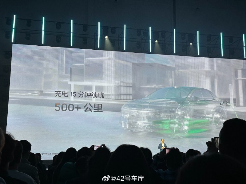 极氪宣布：极氪金砖电池充电 15 分钟续航可增加超过 500 km。配图