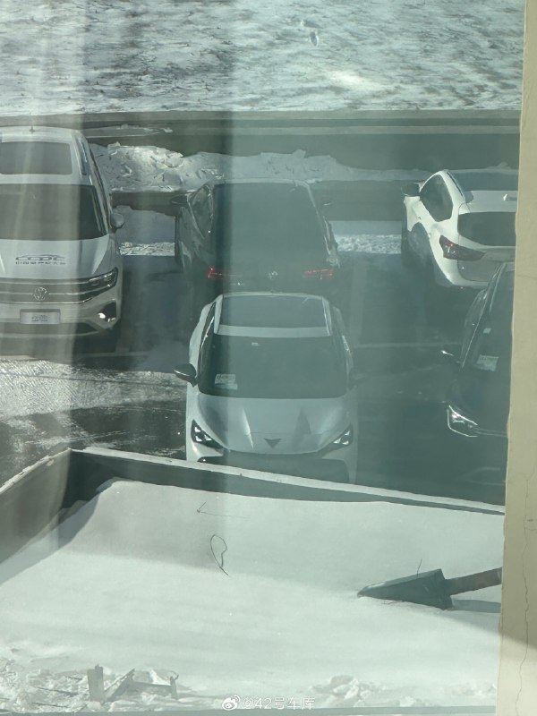 在黑河捕捉到疑似安徽大众的首款车型——Cupra Tavascan 的路试车。Cupra Tavascan 诞生于 MEB 平台，可以说是大众 ID.5 的兄弟车型，不过在外观上特别激进。大家觉得 Cupra Tavascan 的外观怎么样？配图