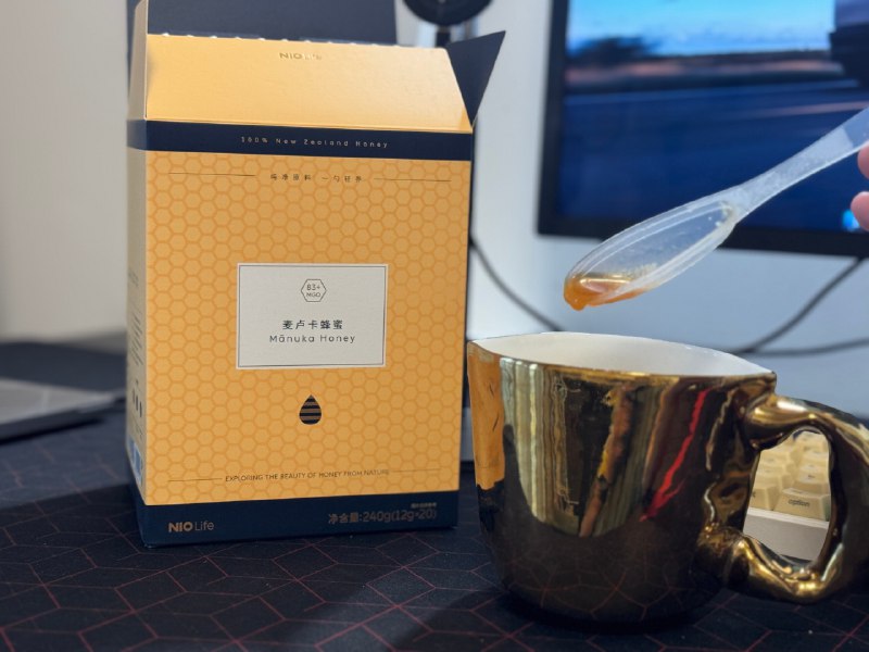 当老婆跟你一样是NIO Life忠实粉丝的时候，很有可能他们一上新，两个人同时下单。😂配图
