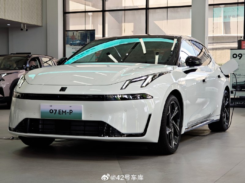 领克 07 的预售价是 18 - 21 万元，咱们社群不少小伙伴预测这款车的正式价会在 16 万元左右，再把权益等 BUFF 叠加起来的话，那这个价格很香啊。配图