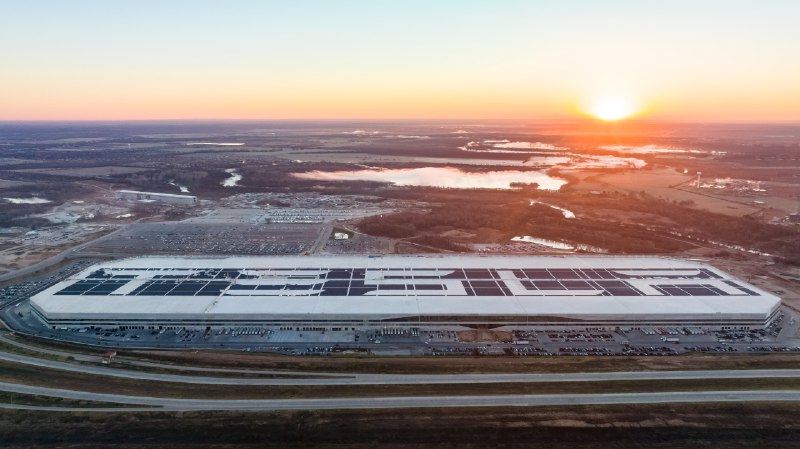 Tesla's Giga Texas factory started construction 3 years ago.配图