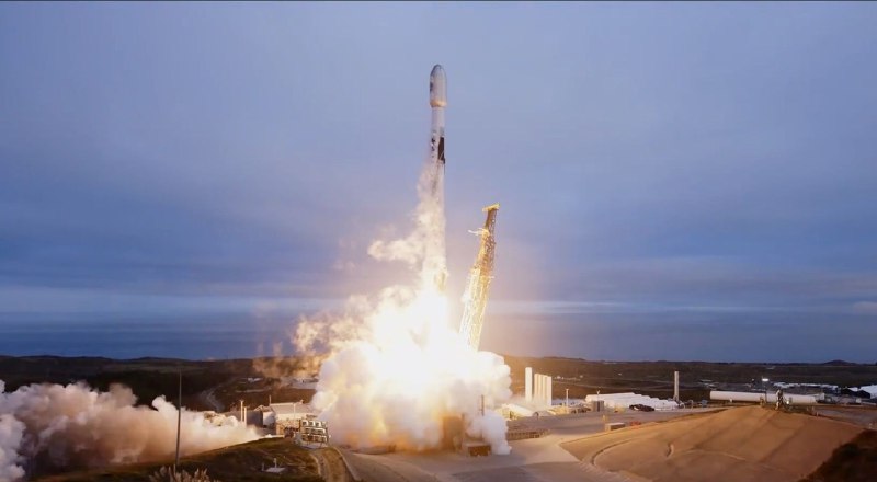 加州监管机构就“政治偏见”起诉向SpaceX致歉并达成和解配图