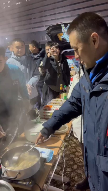 哈哈，旁边应该是上海的城总，真不容易[允悲]配图