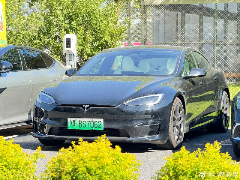开几天 Model S，找找青春的感觉！[哆啦A梦微笑]配图