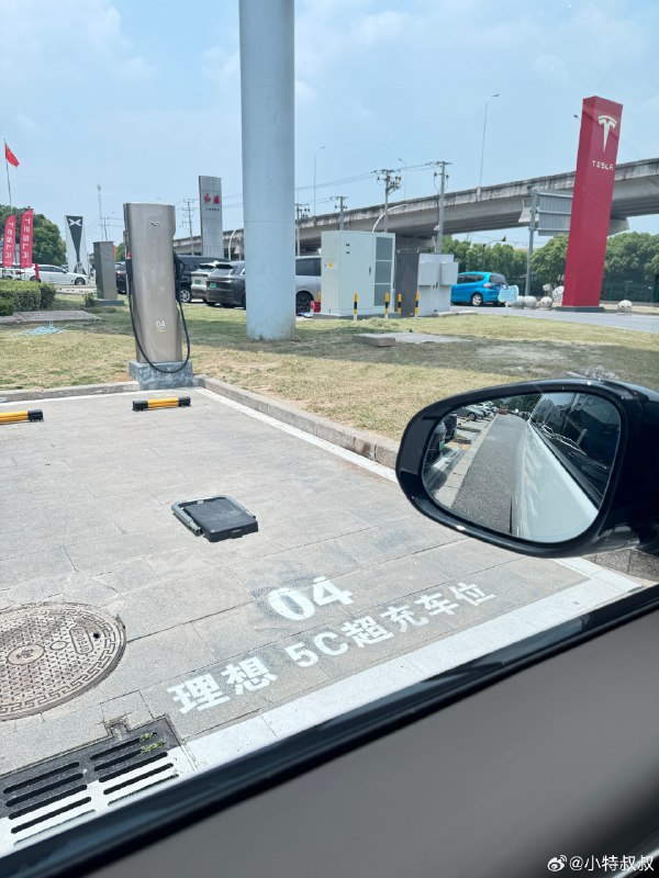 来体验下家附近的5C桩，开车过来10分钟。配图