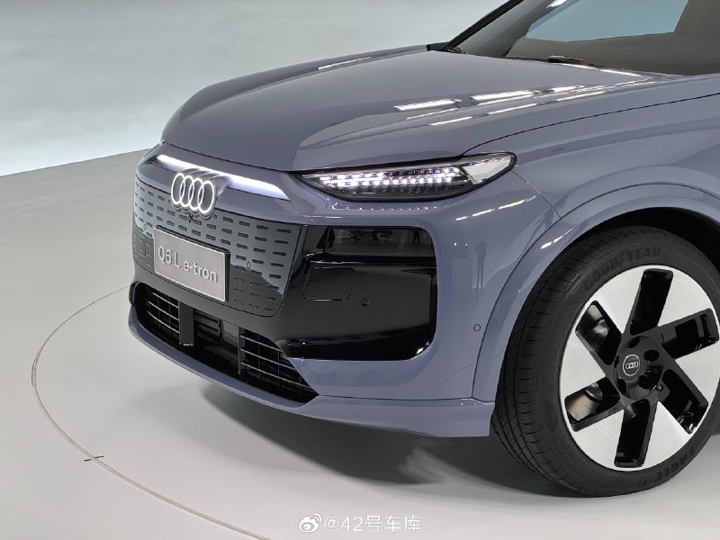 再來幾張奧迪 Q6L e-tron 的近距離實拍圖。配圖