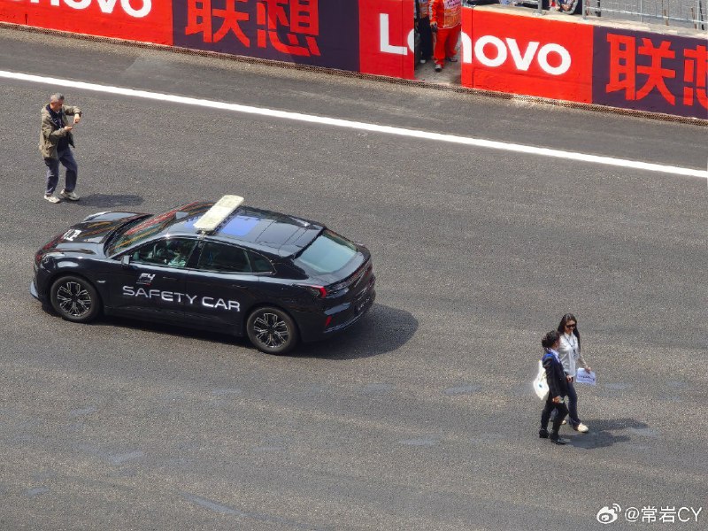 F1 今天的进程推到了 F4 的暖场赛，安全车是极氪 001[doge]上海·上海国际赛车场旅游景区配图