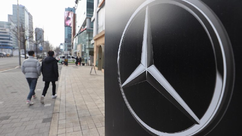 相比价格战的频率和幅度，BBA 想把价格回调考虑的还是宜缓不宜急。#奔驰奥迪将跟进退出价格战##42how##新能源汽车#配图