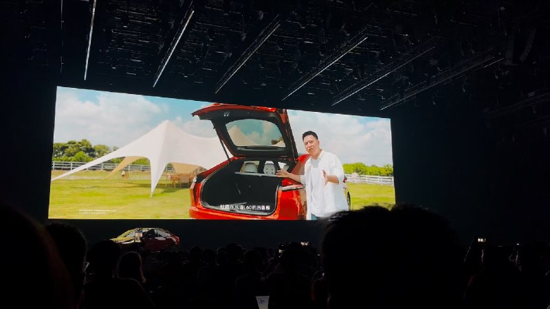 乐道 L60 的冰箱 52 L，还可以放海鲜。[666]配图