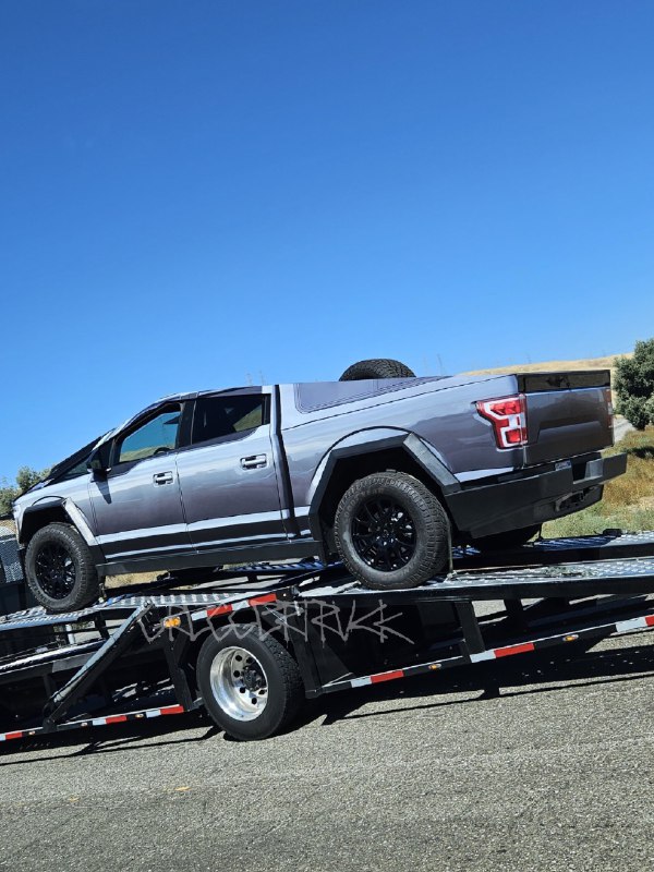 Good to see Ford F-150 Lightning production is ramping up.配圖