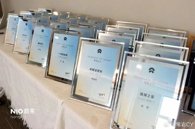 理想发布会请出来一位厂长叫李斌，蔚来表彰会突出一位代表叫李想[doge]配图