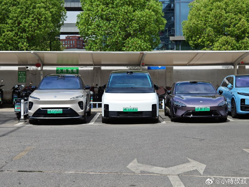 说到冰箱，发现目前我这三款车都有冰箱。配图
