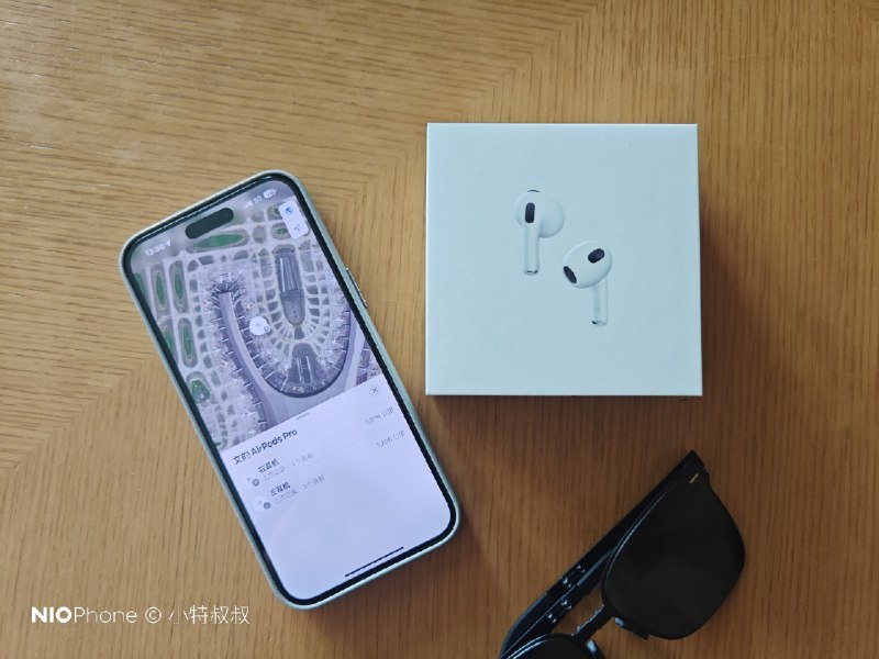 上次去重庆看 MEGA 静态体验的时候把 AirPods 给弄丢了，这次来海南开 MEGA 动态体验，理想居然给送了个 AirPods 伴手礼。配图