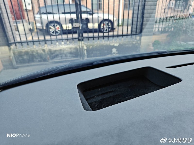 为啥 HUD 都要搞个坑，而不考虑上面做个平的罩子？配图