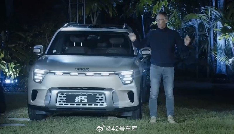 smart 精灵 5 号的量产车来了，整体看起来相比精灵 1 号和 3 号看起来硬朗了很多。配图