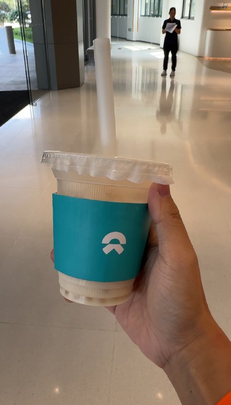 昨天不是说要来喝一杯蕉蕉好运的提车特饮么？配图