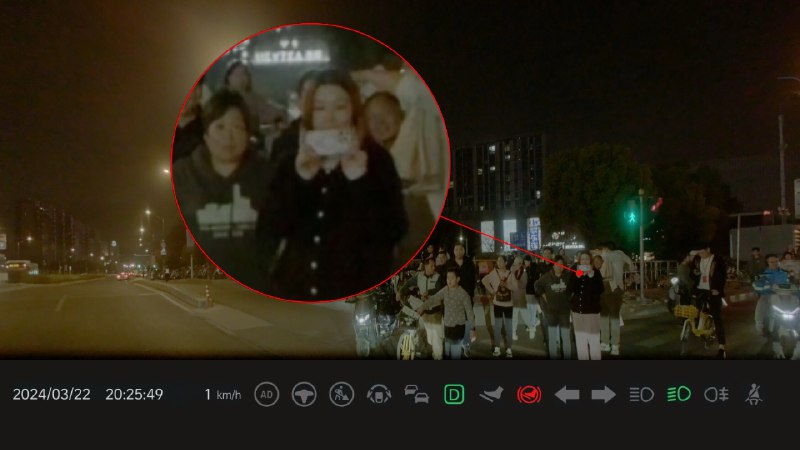 我也没想到，MEGA居然会这么吸引小姐姐的眼光。。。😂配图