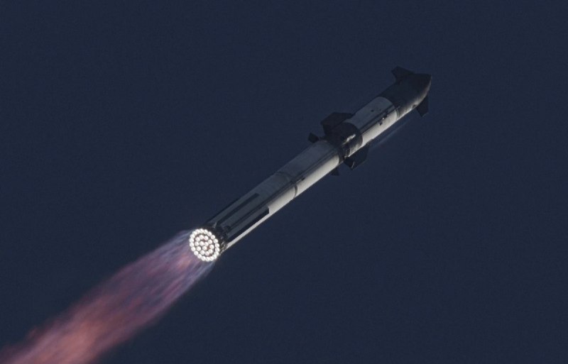 SpaceX 完成公开上市 市值达 2.2 万亿美元配图
