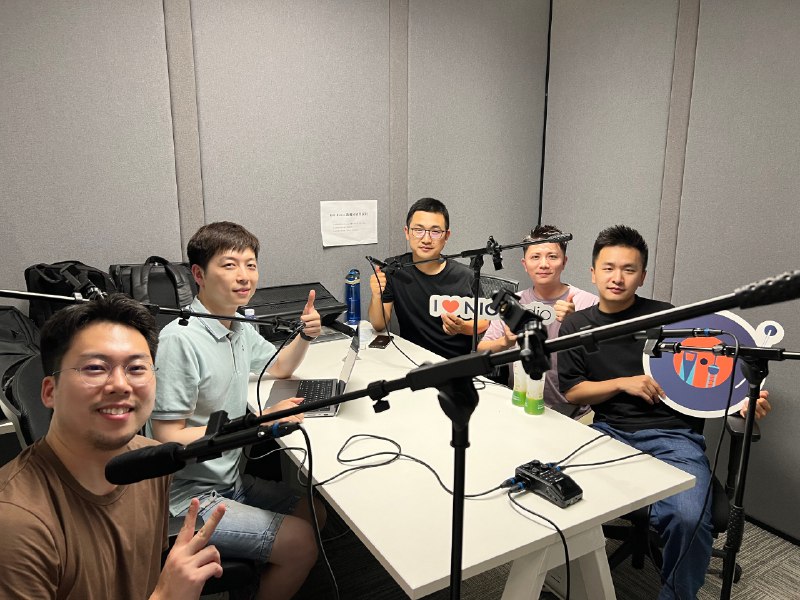 前兩天錄製了一期 NIO Radio，主要講講我是怎麼從“蔚黑”變“蔚吹”的，以及我關於新 ES8 的一些產品上的疑問。配圖