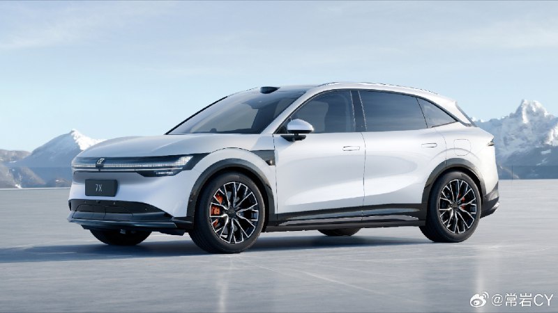 極氪 7X 是為數不多同一套設計語言的雙車中，SUV 比轎車好看的。配圖