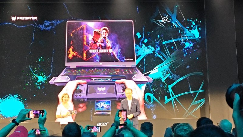 acer 剛剛發佈了掠奪者 Dualplay 遊戲本，它最大的賣點是可以直接把觸摸板摳下來當做一個手柄來玩，真是個神奇的想法[二哈]德國·柏林常巖CY的微博視頻配圖