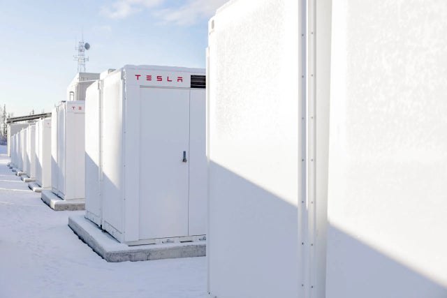 Tesla Megapacks power new battery storage project in Alaska配图