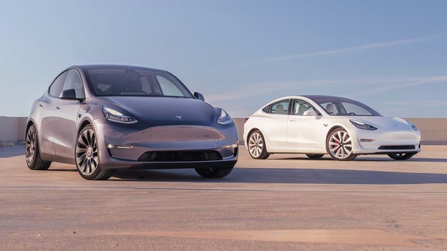 NHTSA launches investigation into 280,000 new Tesla vehicles due to steering problem配图