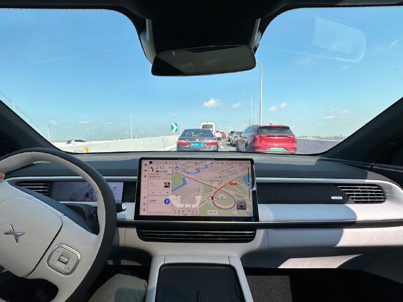 小鹏XNGP在拥堵跟车、拥堵汇入这两个通勤高频场景做的是真好。配图
