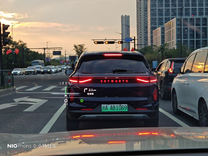 第一次看到，创维汽车。配图