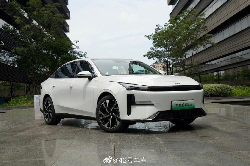 最近体验了一把吉利银河 L6 的内部空间和座舱系统配图