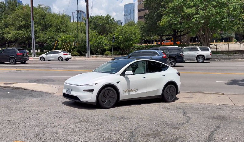 特斯拉首次公开未删节的Robotaxi事故报告配图