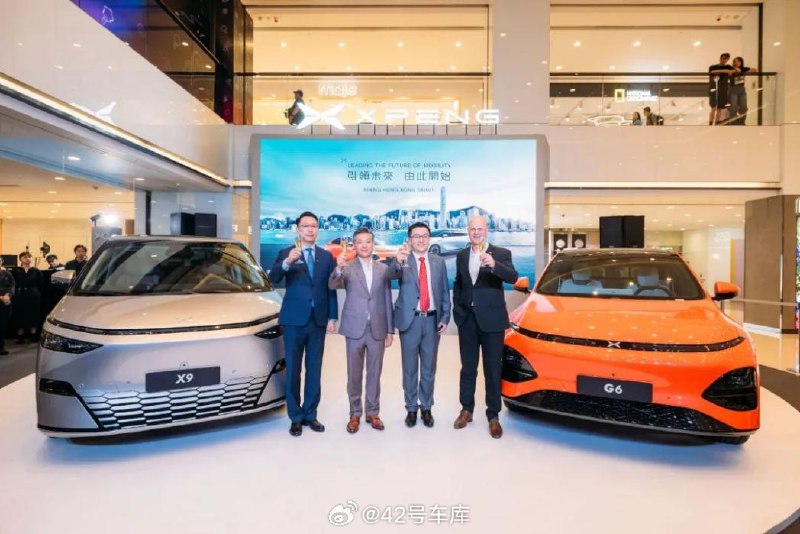 配备新一代语音控制系统，可以识别粤语！小鹏 G6 与 X9 两款车型正式在香港亮相发售。配图