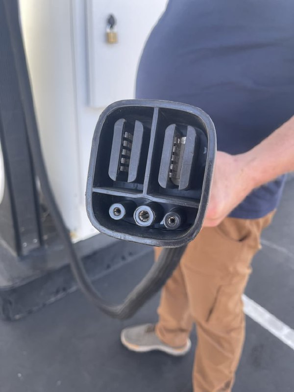 First Tesla Semi Supercharger Install in Baker, CA配图