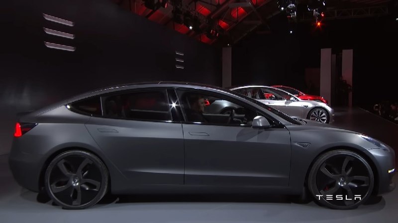 Not a Tesla App 梳理 Model 3 原型车未量产功能配图