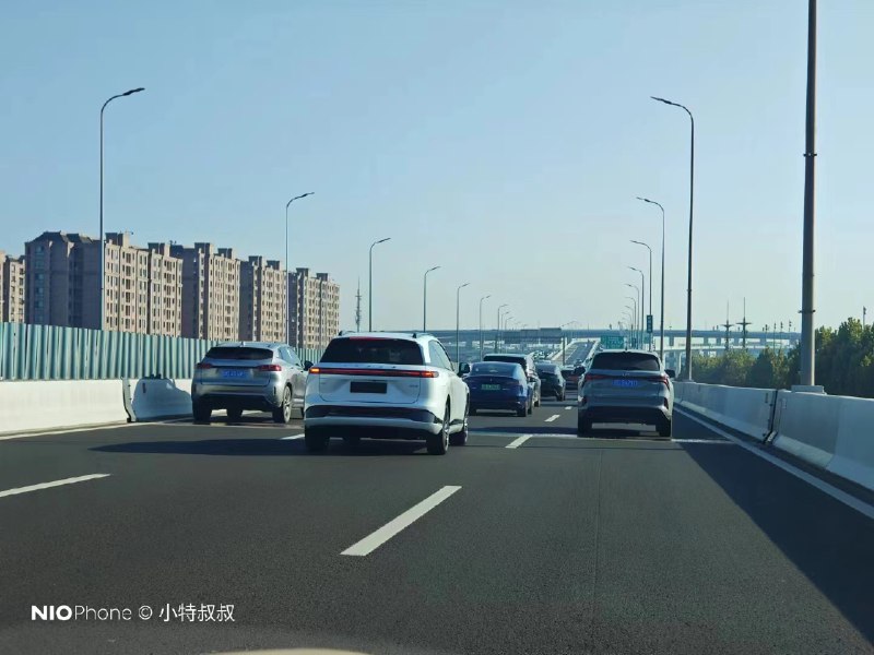上个月小鹏整体交付了20002台，【小鹏G6】销量稳步提升，成为20-25万纯电SUV市场的冠军！配图