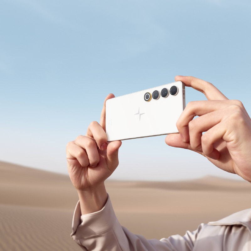 在具體應用上，結合極星最新發布的Polestar Phone，用户在上車時可以將導航從手機無縫流轉到車機，出去旅遊拍完照片可以通過無界相冊功能將手機中的相片流轉到車機大屏上好好欣賞。 與此同時，PolestarOS同樣支持手機映射。用户可以把手機APP上的內容映射到車機上，比如在車機上看個電影或者刷個短視頻。 更加方便的是，PolestarOS還支持用手機下載車機升級包，等到用户拿着手機進入車內後，可以直接安裝更新，大量節省了等待 OTA 的時間。 #42how##新能源汽車##北京車展星科技#」配圖