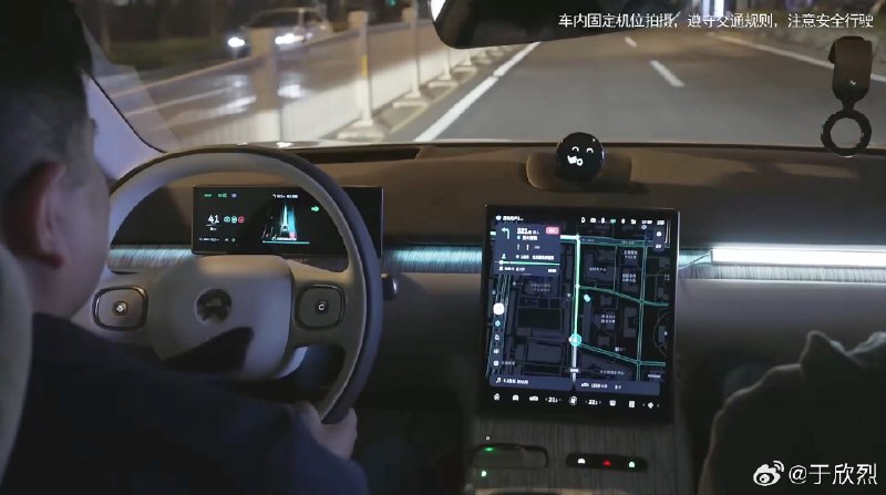 李斌 NOP+ 北京城区道路实测直播，两个账号不同视角的设计挺好。配图