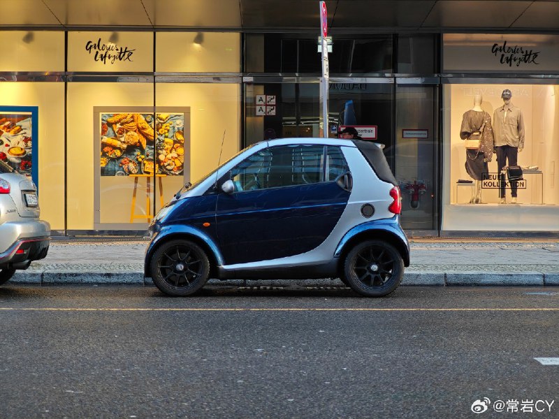 在柏林闲逛，一连发现四辆喜欢过的车。 德国·柏林配图