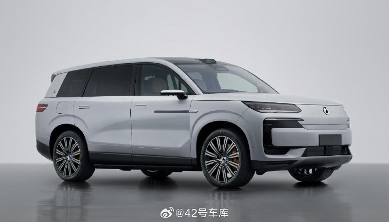 腾势 N9 申报图上线，尺寸 5,258/2,030/1,830 mm，比亚迪全系最大。重量有足足 3.2 吨，还只是插混版。配图
