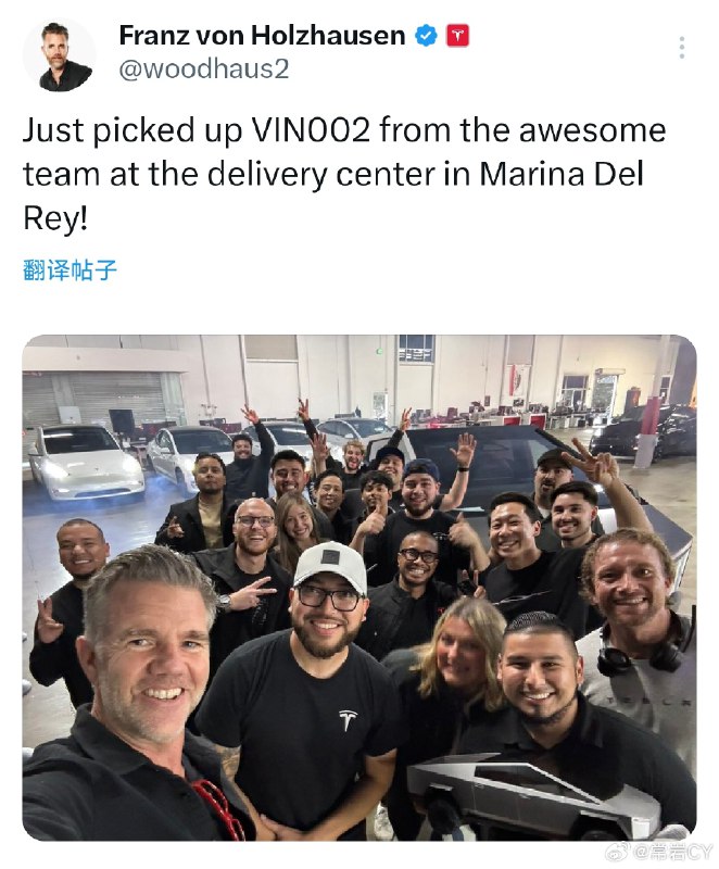 特斯拉首席设计师Franz拿到了VIN号为002的Cybertruck。配图