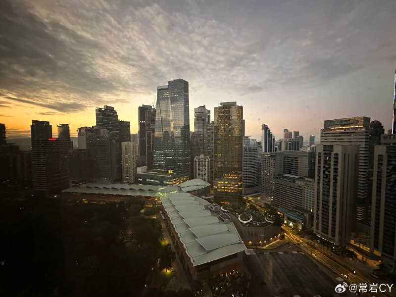 这不巧了吗，那谁之父送机[二哈]配图
