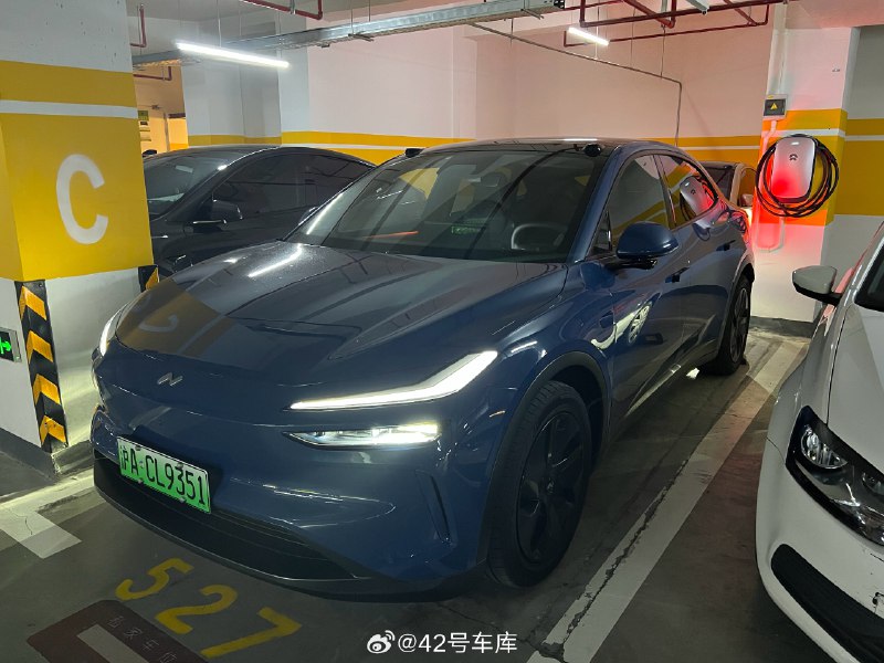 下班体验了一下乐道 L60 的能耗，公司到家全程 22.3 km，地面高架各一半，均速 34 km/h，表显能耗 12.2 kWh/100 km，的确是有点夸张[二哈]配图