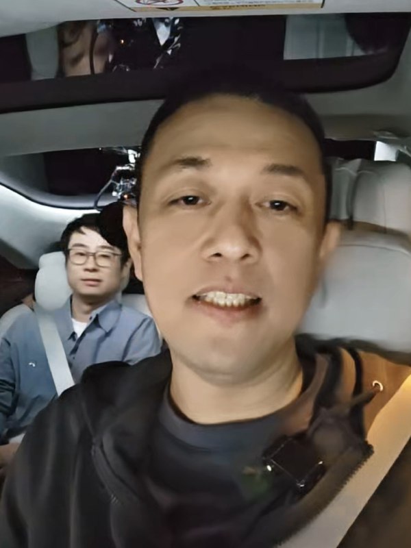 直播正在通過環島，李斌評價：整體表現差點意思，過得磕磕絆絆的，但還好過來了。配圖