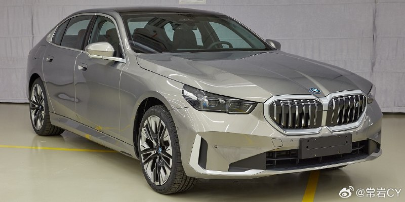 BMW i5在成都车展上非常低调，这次在工信部算是把全部细节都拿出来了。配图