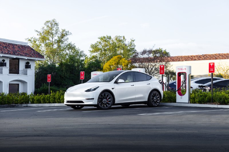 Drive Tesla Canada 报道特斯拉在加拿大新开超充站配图