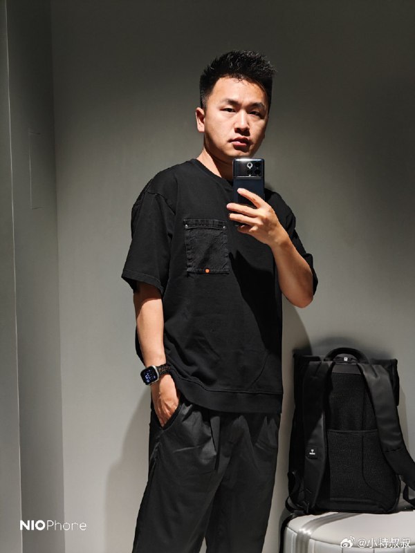每次来得及，都得逛一下机场牛屋，顺便薅点零食。配图