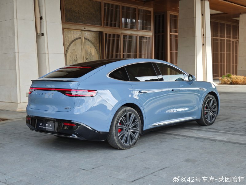 从 10 月 1 号开始到 5号，R7 的订单数已经突破 6,300 台。十一假期还剩两天，不知道有没有机会破万🧐配图